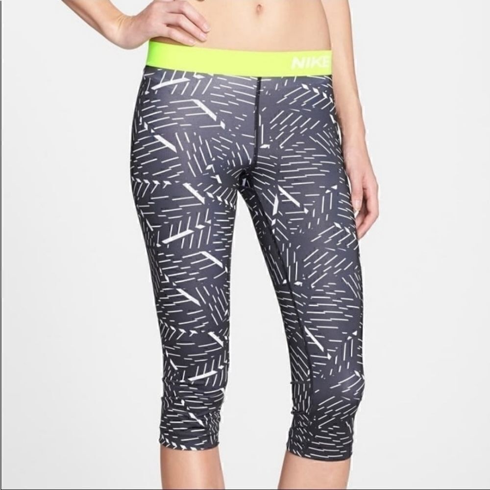 Nike Pro Neon Yellow Crop Bash Capri Leggings sm